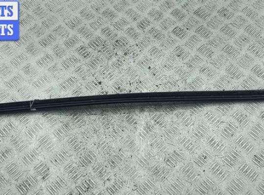 купить Молдинг лобового стекла на Opel Vectra B (1995-2002)