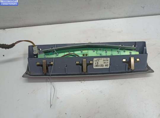 Фонарь (стоп-сигнал) центральный на Opel Zafira B