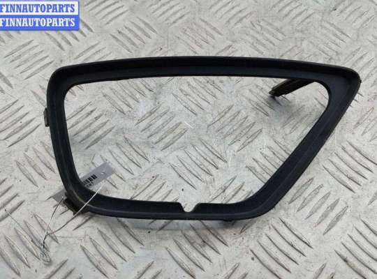 Рамка фары противотуманной правой FO2209891 на Ford Focus I (1998-2005)