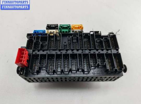 купить Блок предохранителей на Volkswagen Passat B4