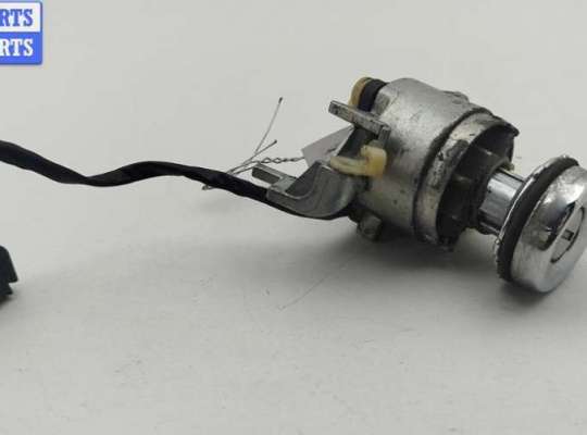 Кнопка открывания багажника AU1729583 на Audi 80 B4 (1991-1996)