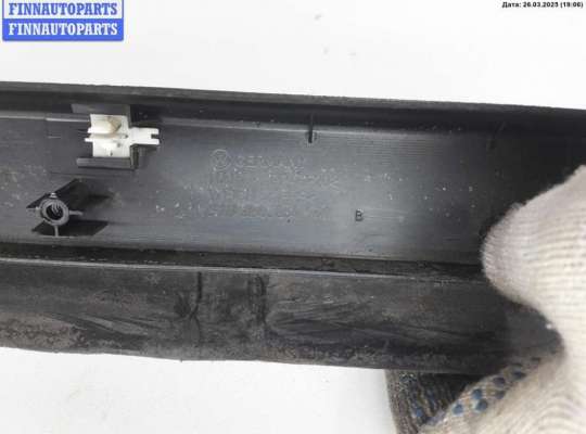 купить Молдинг двери передней правой на Volkswagen Passat B5