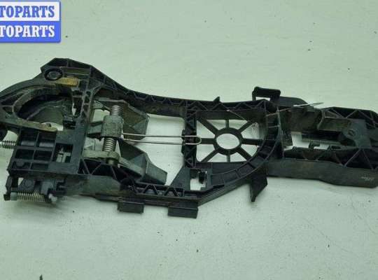 купить Корпус (держатель) ручки двери задней левой на Volkswagen Passat B6