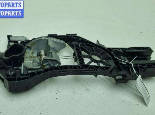 купить Корпус (держатель) ручки двери задней левой на Volkswagen Passat B6