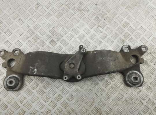 Кронштейн КПП опорный AU1784075 на Audi A4 B6 (2001-2004)