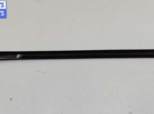 купить Молдинг стекла двери передней левой наружный на Peugeot 307