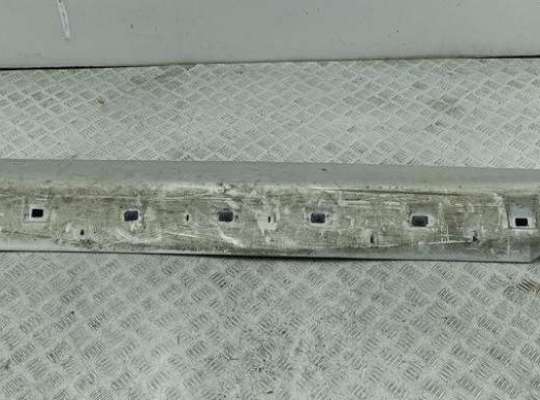 купить Накладка на порог наружная левая на Mercedes C-Class W202 (1993-2000)