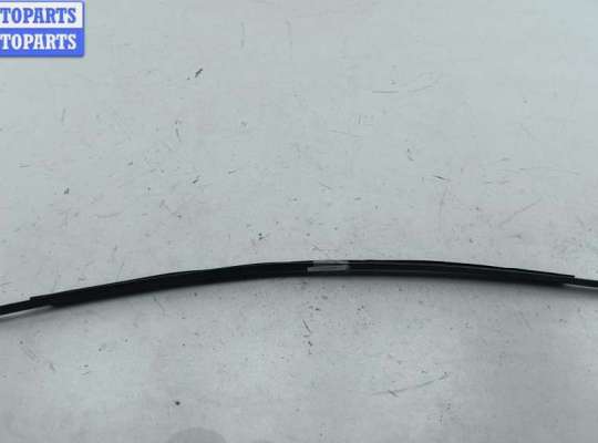 купить Молдинг стекла двери задней левой наружный на Volkswagen Passat B5