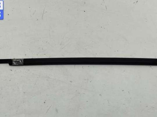 купить Молдинг стекла двери задней правой наружный на Opel Vectra B (1995-2002)