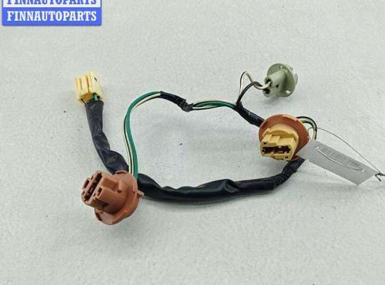 купить Патрон лампы фонаря на Toyota RAV4 (2000-2006) XA20