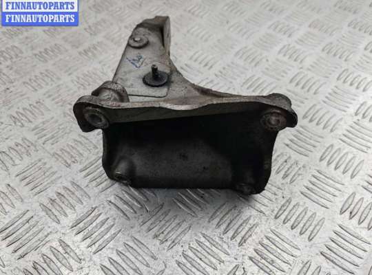 купить Кронштейн двигателя опорный на Volkswagen Golf-3