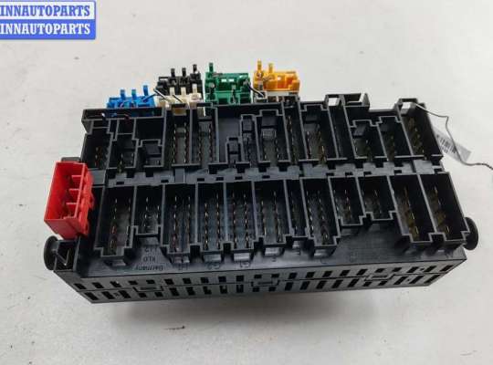 купить Блок предохранителей на Volkswagen Passat B4