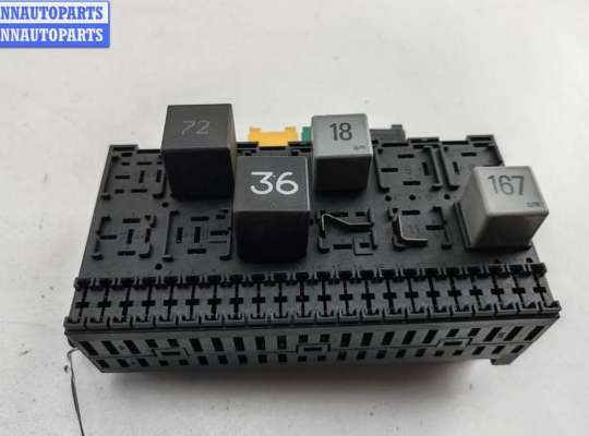 Блок предохранителей VG2751045 на Volkswagen Passat B4