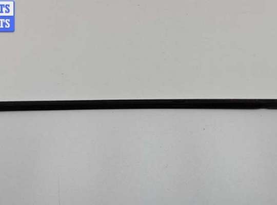 купить Молдинг стекла двери передней правой наружный на Volkswagen Passat B5+ (GP)