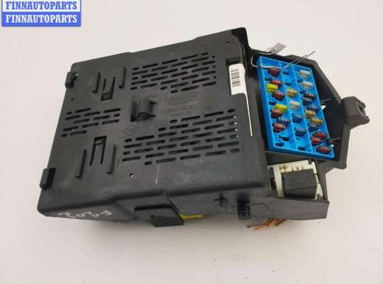 Блок предохранителей RN1588187 на Renault Scenic I (1996-2003)