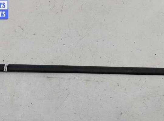 купить Молдинг двери передней правой на Volkswagen Golf-4