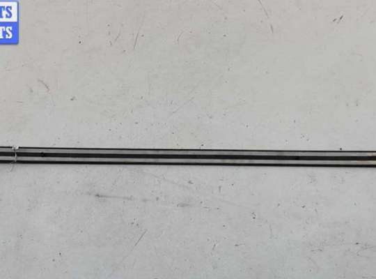 купить Молдинг двери передней правой на Volkswagen Golf-4