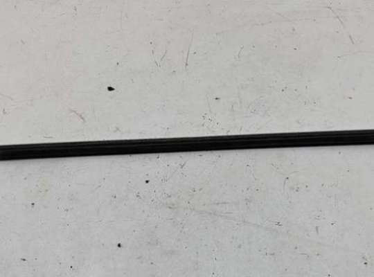 купить Молдинг стекла двери передней левой наружный на Volkswagen Passat B5+ (GP)