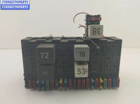 Блок предохранителей VG2747561 на Volkswagen Transporter T4