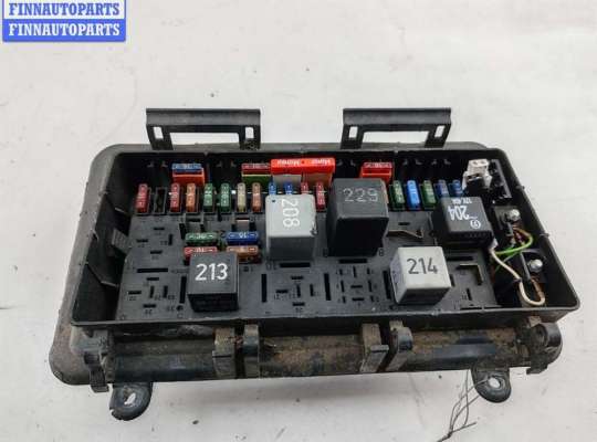 Блок предохранителей AU1724985 на Audi 80 B4 (1991-1996)