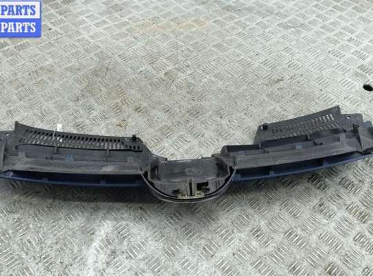 купить Решетка радиатора на Volkswagen Golf-5