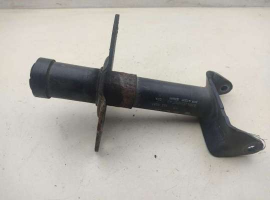 Кронштейн бампера переднего VG2815412 на Volkswagen Passat B5