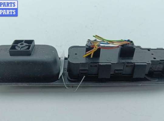 купить Блок кнопок управления стеклоподъемниками на Peugeot 307