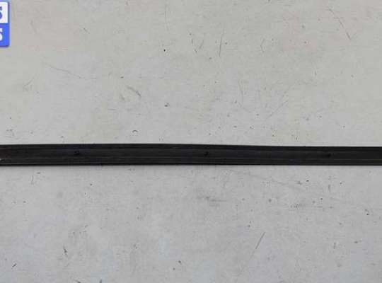 купить Молдинг двери передней правой на Volkswagen Passat B5+ (GP)