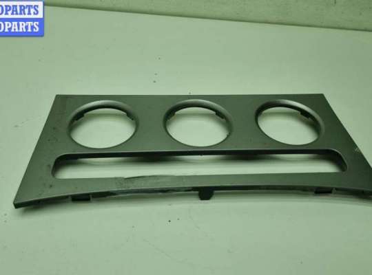 Накладка декоративная на торпедо VG2584521 на Volkswagen Passat B6