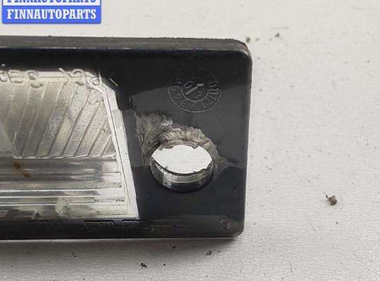 Планка подсветки номера на Volkswagen Passat B5+ (3B, GP)