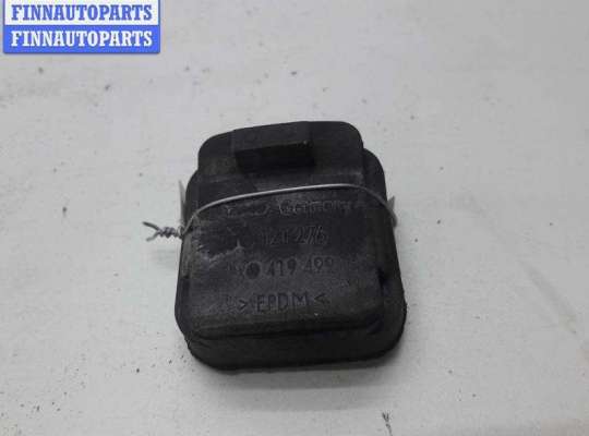 купить Кронштейн радиатора на Volkswagen Passat B5