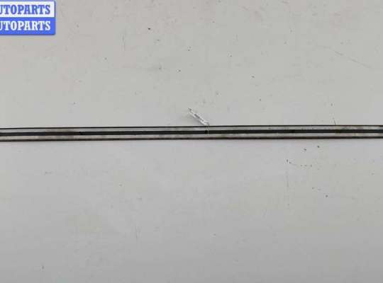 купить Молдинг двери передней правой на Volkswagen Golf-4