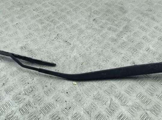 купить Щеткодержатель (поводок стеклоочистителя) передний на Kia Sportage (2004-2010)