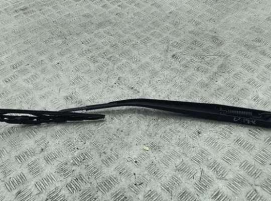 купить Щеткодержатель (поводок стеклоочистителя) передний на Kia Sportage (2004-2010)