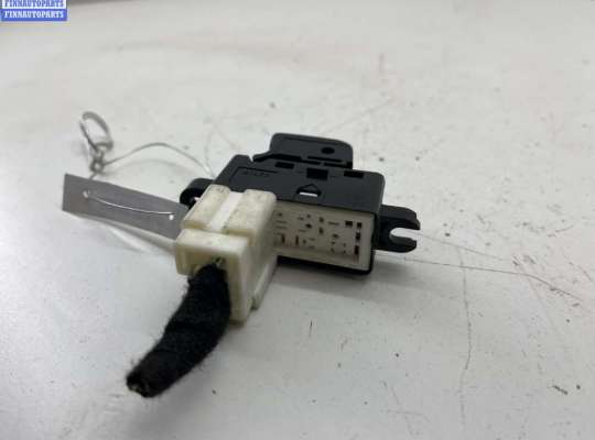 купить Кнопка стеклоподъемника заднего правого на Nissan Murano Z50 (2002-2007)