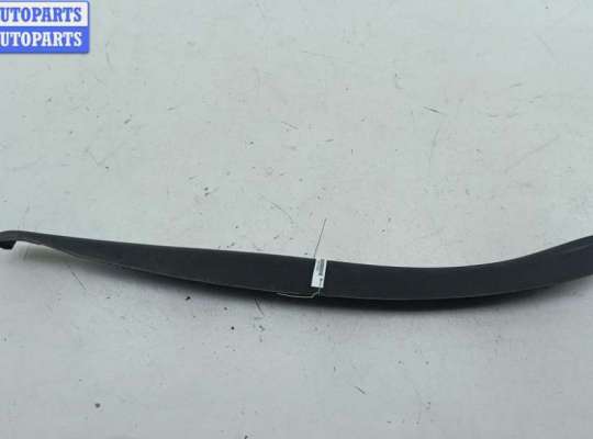 купить Молдинг двери передней правой на Volkswagen Golf-5