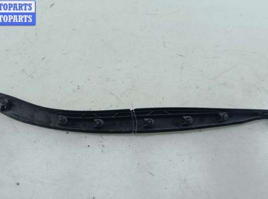 купить Молдинг двери передней правой на Volkswagen Golf-5