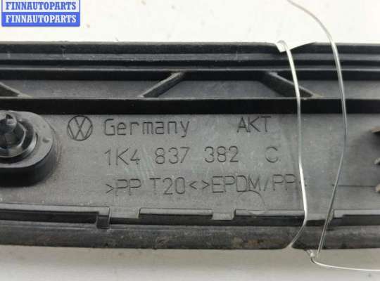 купить Молдинг двери передней правой на Volkswagen Golf-5