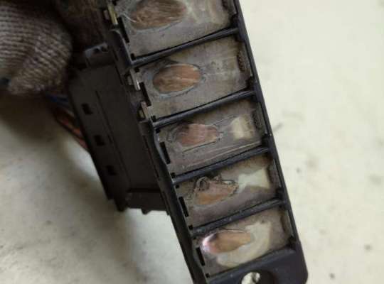 купить Выключатель концевой (концевик) на Mercedes Vito-2 / Viano W639 (2003-2014)