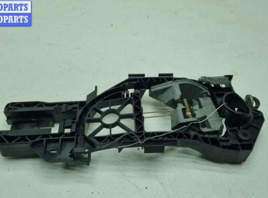 купить Корпус (держатель) ручки двери задней правой на Volkswagen Passat B6