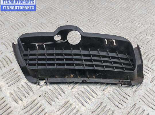 Решётка (заглушка) в бампер VG2720124 на Volkswagen Golf-3