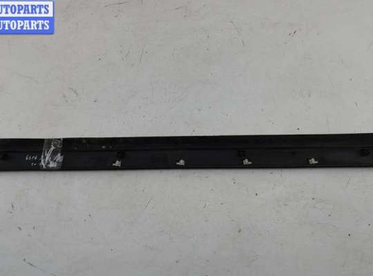 купить Молдинг двери передней левой на Volkswagen Passat B5+ (GP)