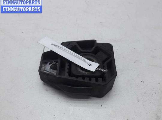 купить Кронштейн радиатора на Volkswagen Golf-4