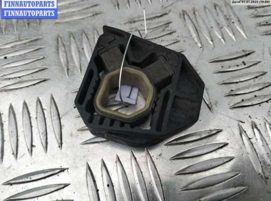 купить Кронштейн радиатора на Volkswagen Passat B6
