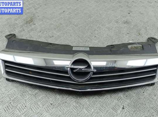 Решетка радиатора OP2277969 на Opel Astra H (2004-2009)