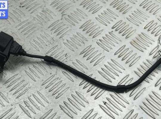 купить Датчик положения распредвала на Volkswagen Passat B7