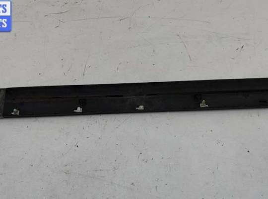 купить Молдинг двери передней левой на Volkswagen Passat B5+ (GP)