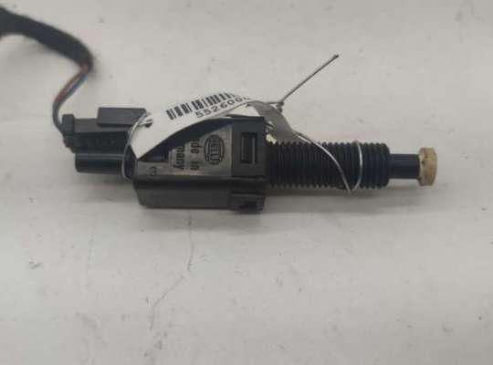 купить Датчик (включатель) стоп-сигнала на Audi A4 B5 (1994-2001)