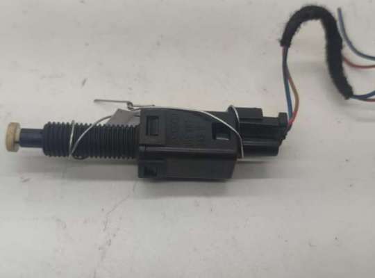 купить Датчик (включатель) стоп-сигнала на Audi A4 B5 (1994-2001)