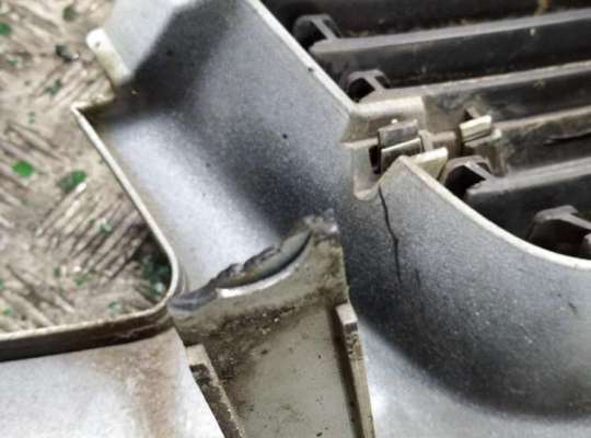 купить Решетка радиатора на Opel Vivaro A (2001-2014)